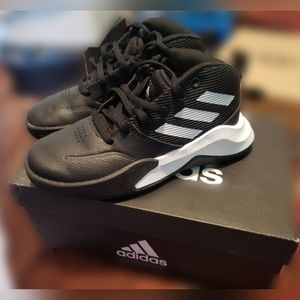Adidas boy sneakers• size 10 1/2